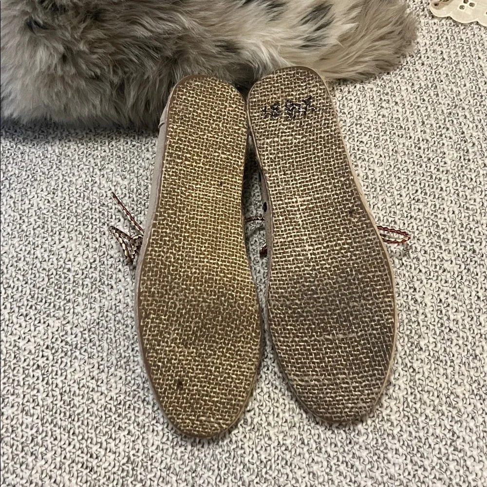 Toms Beige Sand  Lace Up Ankle Tribal Moccasin Embroidered Aztec Chukka Boots 9